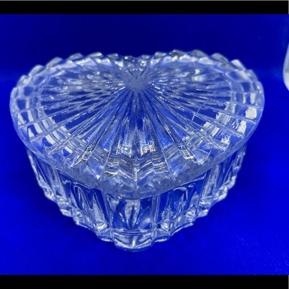 Crystal Heart Trinket Container - Picture 2 of 11